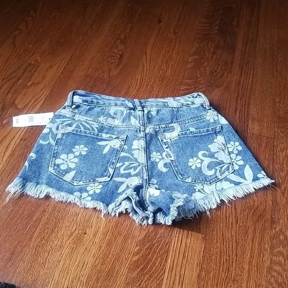 Playboy X Pacsun Luau Festival shorts size 24 - Picture 6 of 6